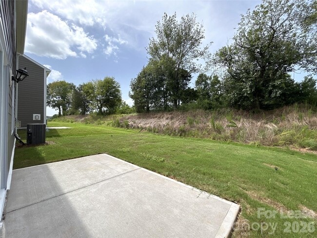 Building Photo - 1920 Vanderlyn St