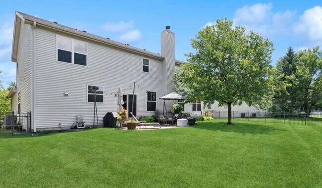 Building Photo - 841 Barclay Dr