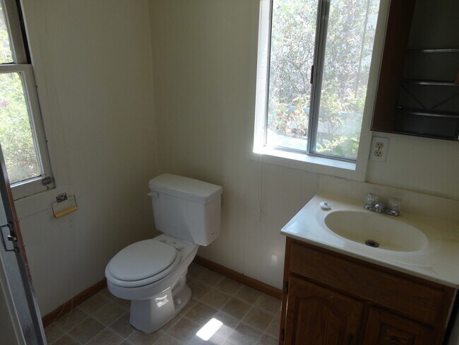 Building Photo - 1417 Marsh St