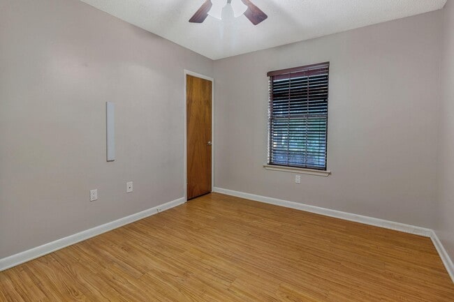 Building Photo - 400 31st St