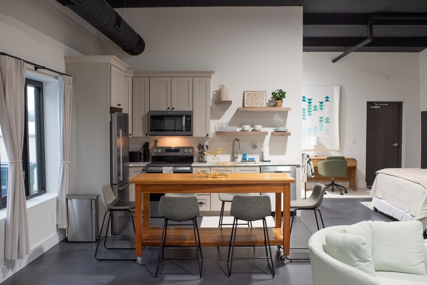 Building Photo - 804 N Moravian St