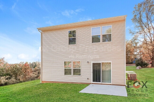 Building Photo - 467 Elm St