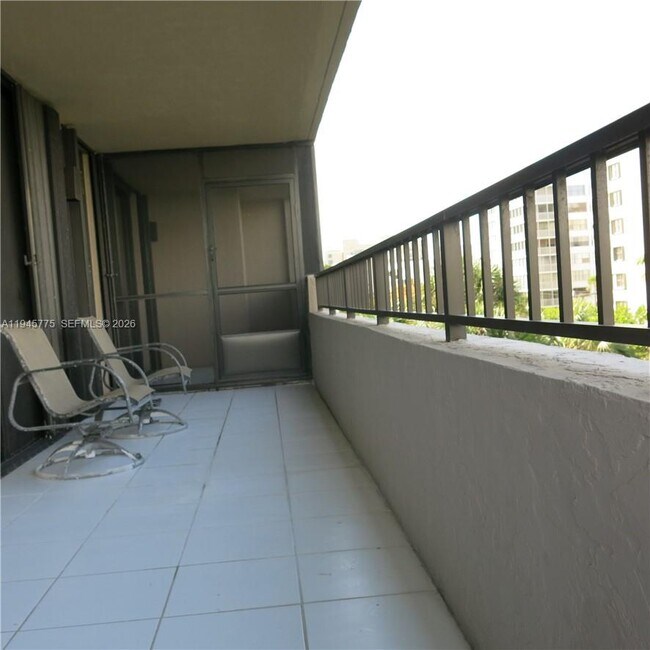 Building Photo - 251 Crandon Blvd