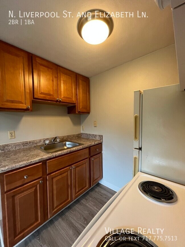 Building Photo - 65 N Liverpool St