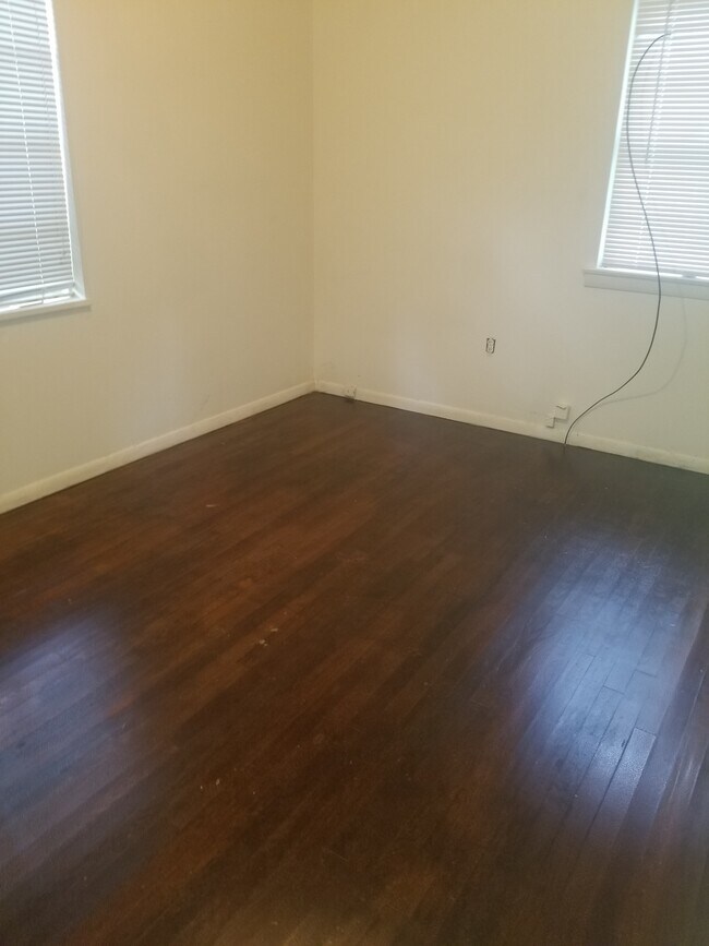 BEDROOM #1Be - 333 savana str