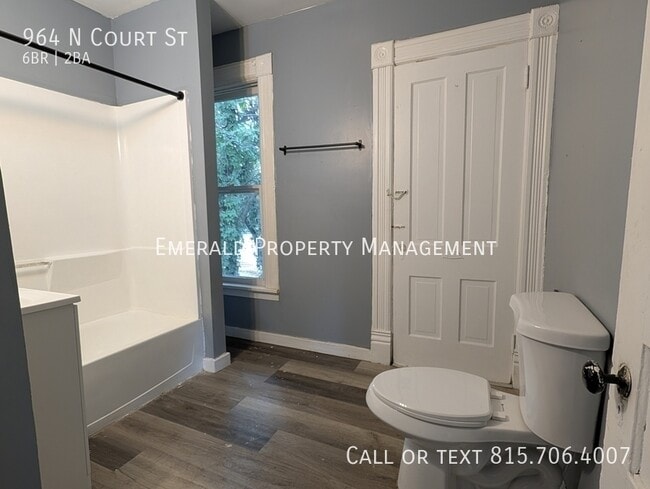 Building Photo - 964 N Court St
