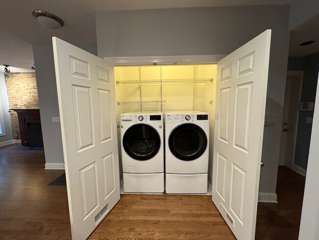 Building Photo - 4635 N Malden St