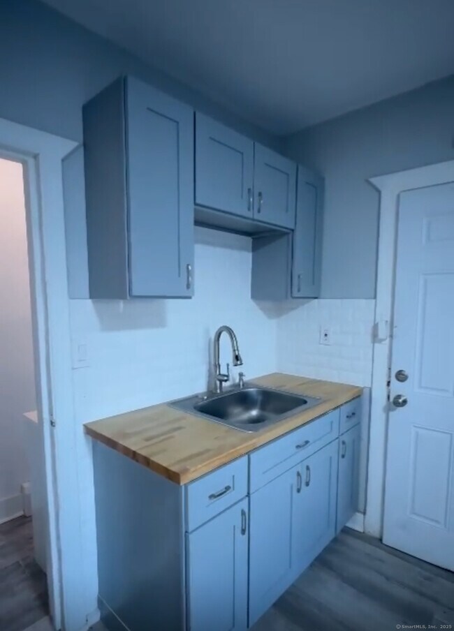 Primary Photo - 746 Maple St