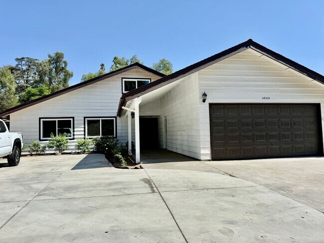 Primary Photo - Large Single Story Home w/Loft