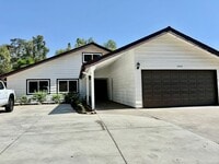 Building Photo - Large Single Story Home w/Loft