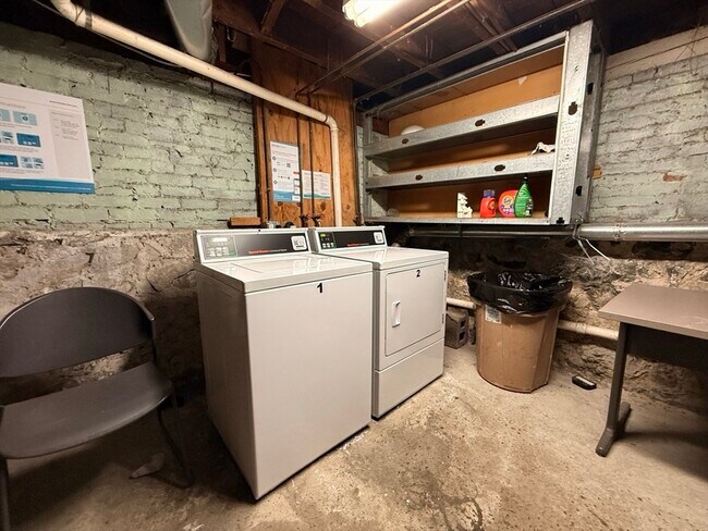 Building Photo - 9-11 Richardson St