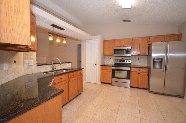 Building Photo - 2521 Glade Springs Dr