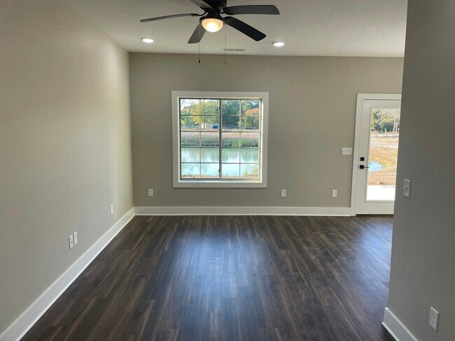 Building Photo - 128 Sitz Dr