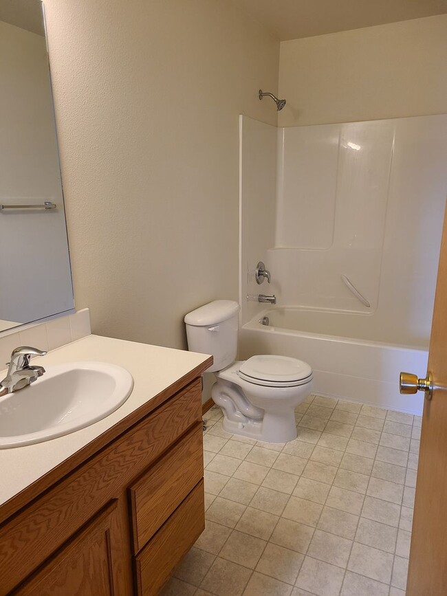 Building Photo - Lovely 3 Bedroom 2 Bath Sunshine Meadows Home for Rent!