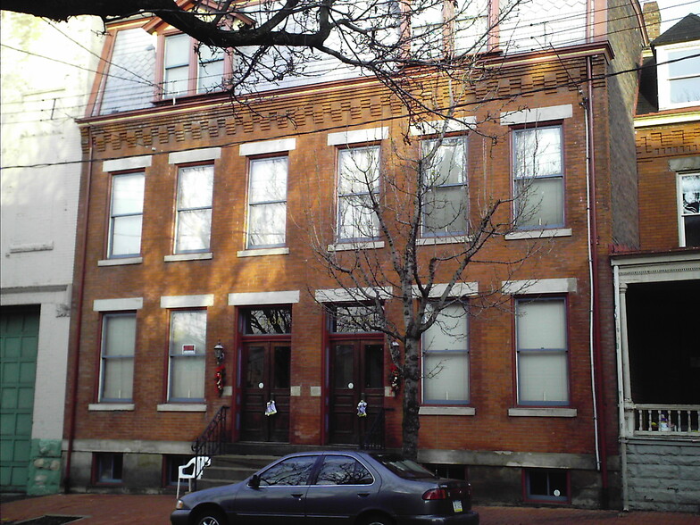 Primary Photo - 1436 Sheffield St