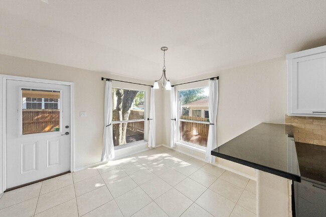 Building Photo - Gated Community - Resort Amenities