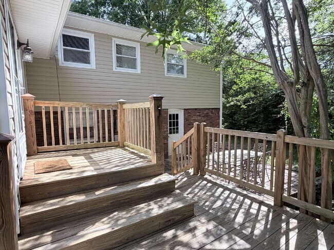 Building Photo - 725 Wildflower Ln