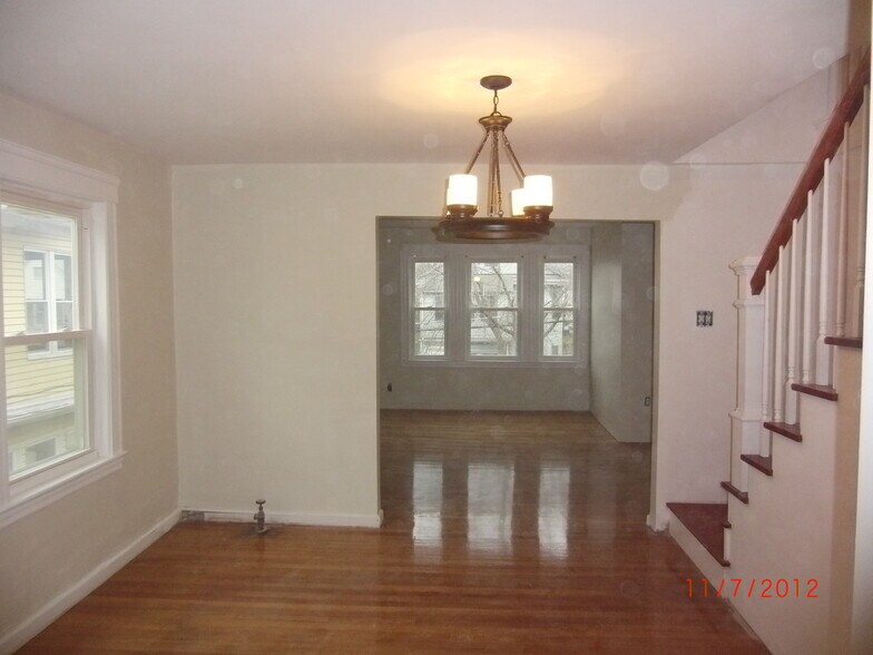 Building Photo - 67 Marion St