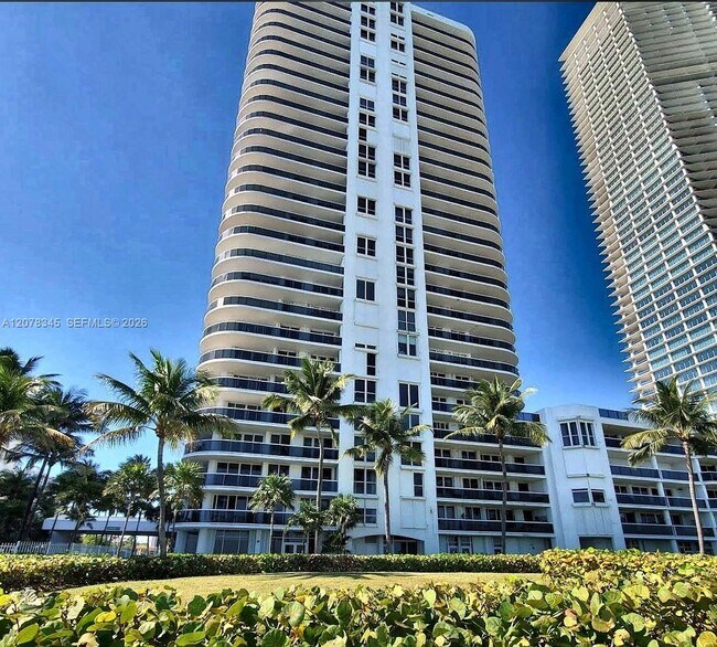 Building Photo - 16711 Collins Ave
