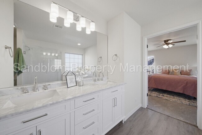 Building Photo - For Lease | Jenks | Available Now!