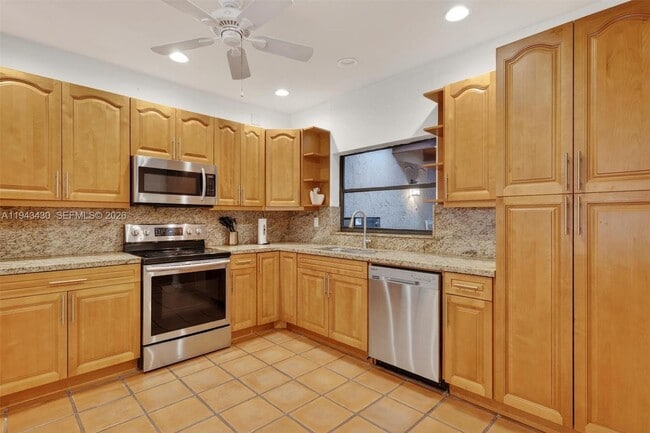 Building Photo - 8896 SW 62nd Terrace