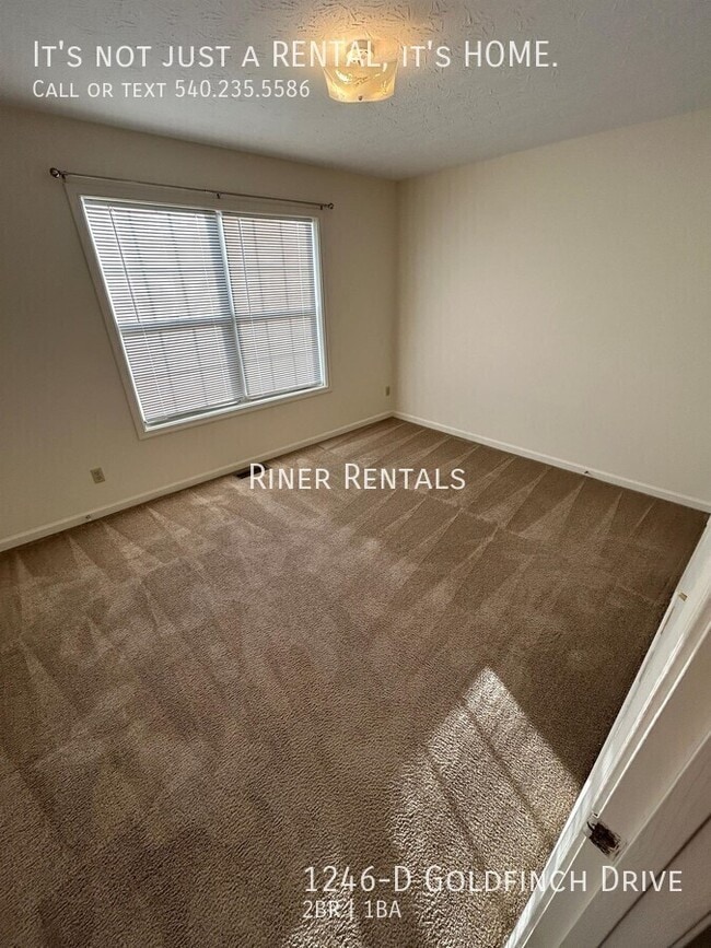 Building Photo - 1246 Goldfinch Dr