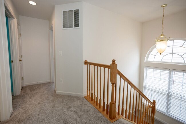 Building Photo - Spacious & Bright Home in Parks of Piedmon...