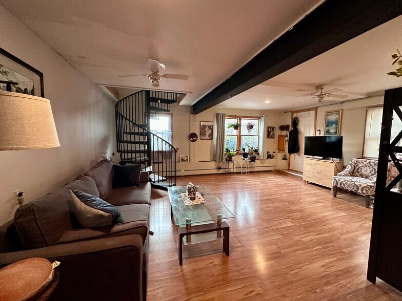 Building Photo - 93 Falmouth Rd