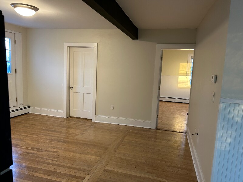 Building Photo - 28 1/2 grove