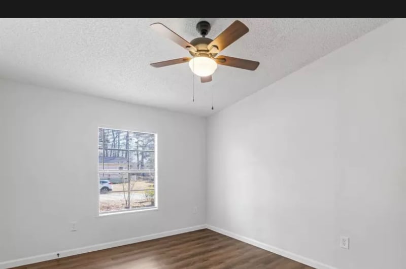 Building Photo - 302 Woodridge Dr