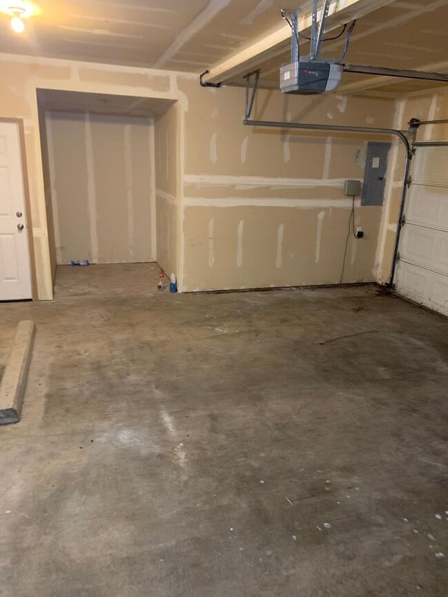 Building Photo - Graham 3 bedroom