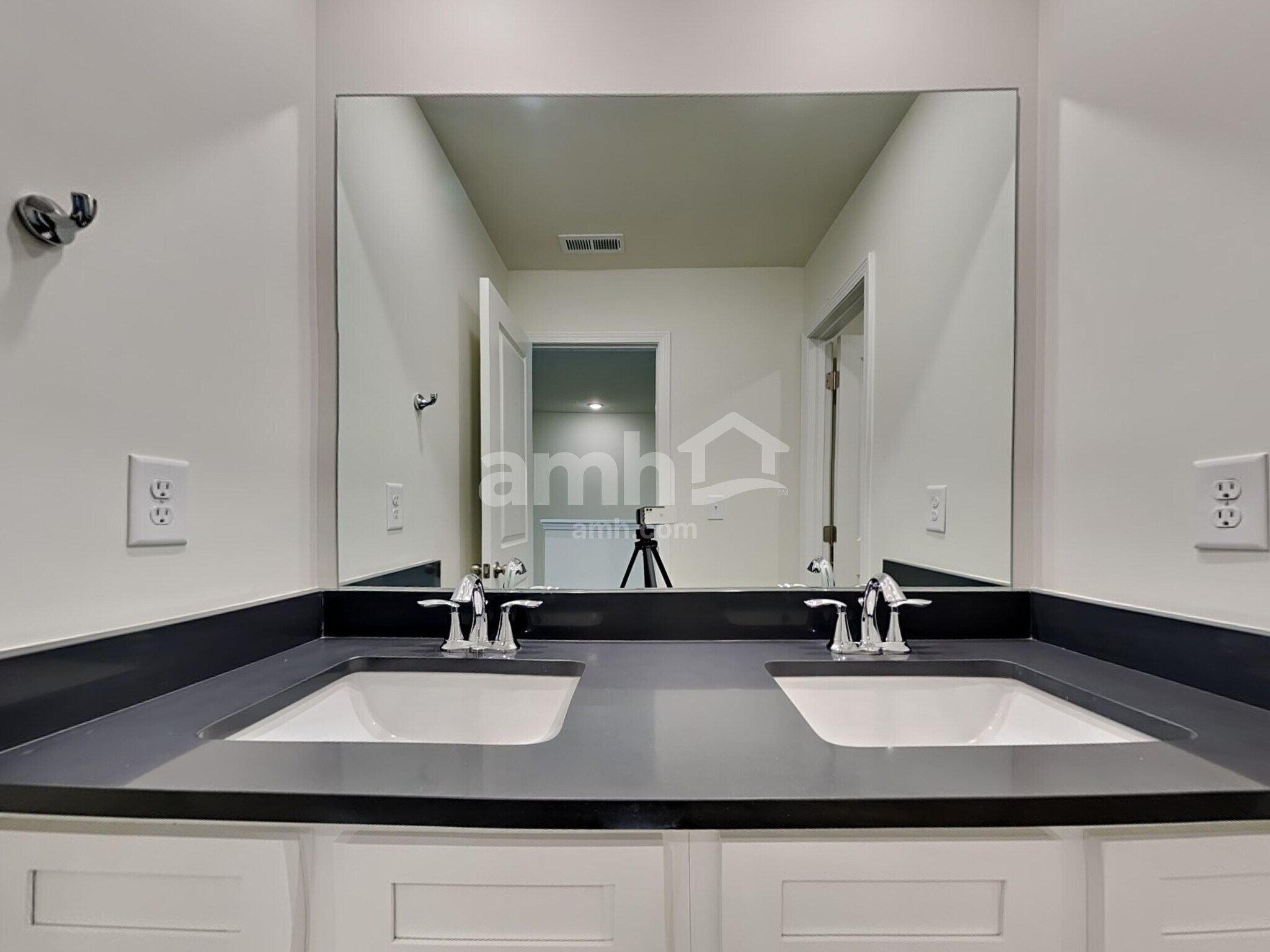 Building Photo - 113 Pecan Dr