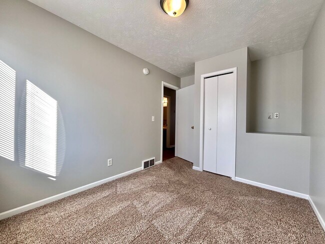 Building Photo - 4 Bedroom 2 Story Home in Northeast GR!