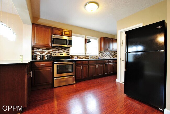 Building Photo - 3 br, 2 bath House - 6703 Lake St
