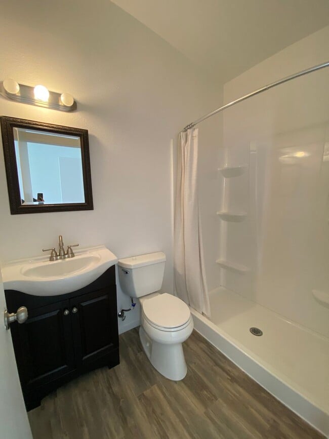 Building Photo - Spacious 5 Bed/4 Bath~