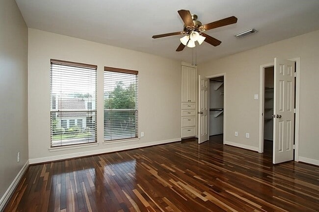 Building Photo - 5228 Woodlawn Pl