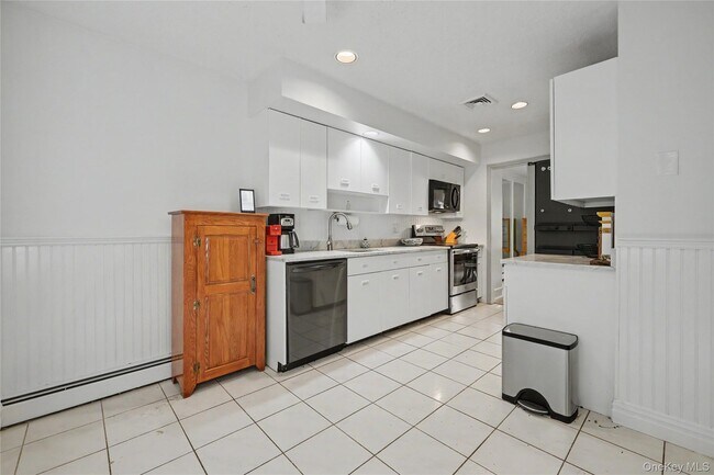 Building Photo - 811 Eagle Bay Dr