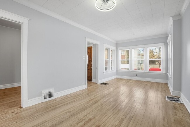 Building Photo - 5919 S Spaulding Ave