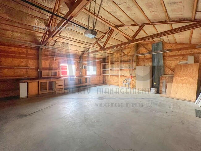 Building Photo - Spacious Modern 2 Bedroom Home