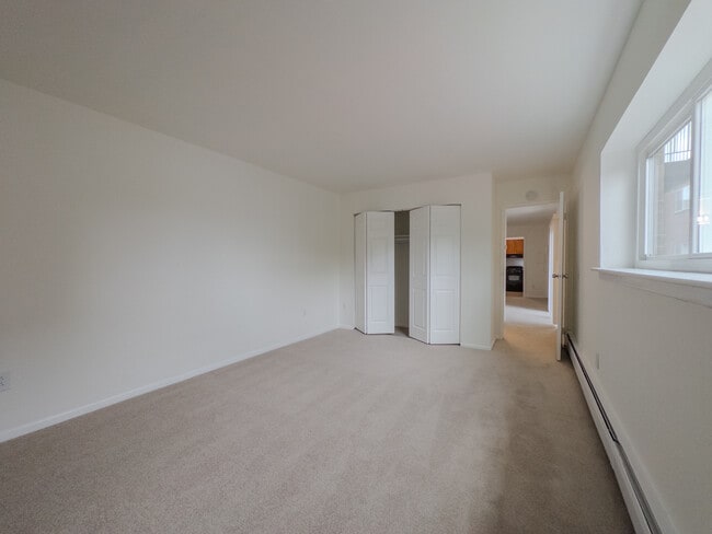 1 Bedroom Apartment | Baltimore Building - Folcroft Gardens Apartments