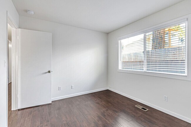 Building Photo - Saratoga Gem - 4BR Home Open Floor Plan & ...