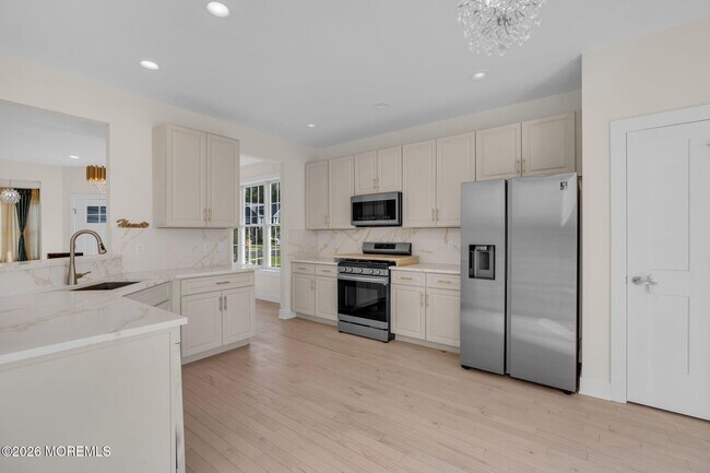 Building Photo - 17 Kitchen Ave