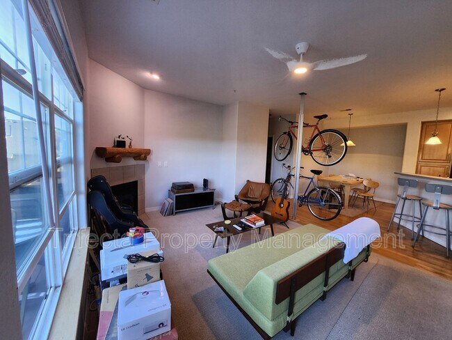 Building Photo - 5220 Boardwalk Dr