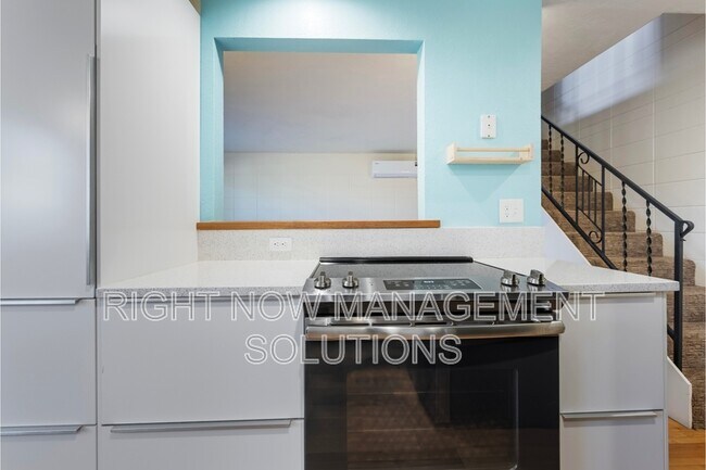 Building Photo - 926 S Curtis Rd