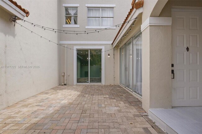 Building Photo - Seagrape Way, Hollywood, FL 33019 - 2 BR 2 BA townhouse
