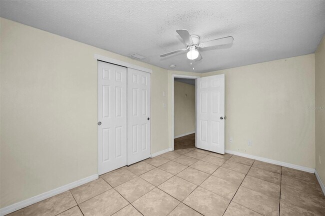 Building Photo - 7402 Country Club Dr