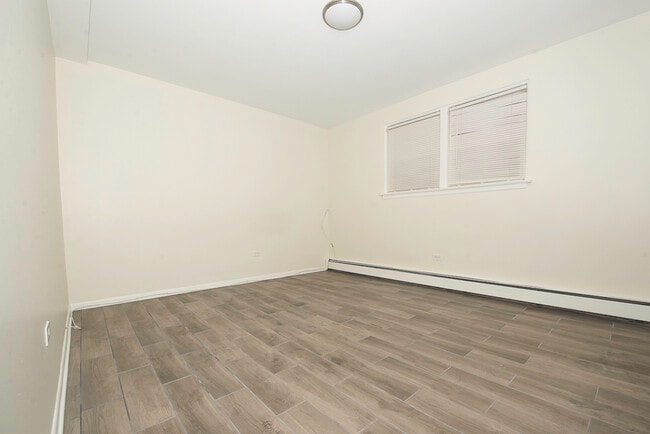 Building Photo - 2402 N 76th Ct