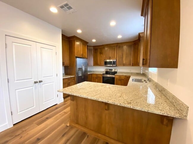 Building Photo - 438 N Stone Mountain Dr