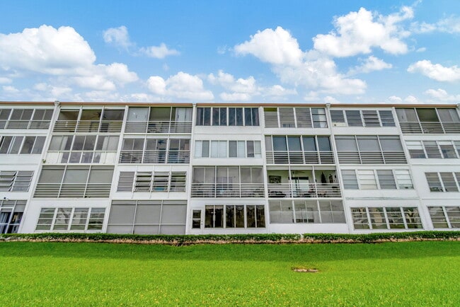 Building Photo - 4050 Cornwall C