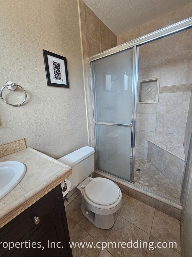Building Photo - Super Cute House in East Redding With Atta...